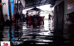 Bà Rịa - Vũng Tàu: Cuộc sống người dân đảo lộn vì nước ngập từ quốc lộ tràn vào nhà