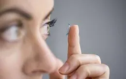 5 sai lầm khi đeo kính áp tròng có thể làm hỏng mắt