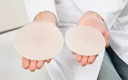 Túi ngực có thể bị rách, thủng... chứ không thể bị "nổ"