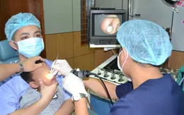 Bé 4 tuổi viêm loét mũi, chảy máu vì viên bi mắc kẹt suốt 3 tháng trong mũi