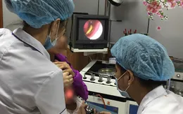 Gắp dị vật trong hốc mũi bé gái 3 tuổi