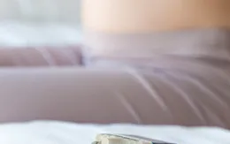Hút thuốc lá khiến phụ nữ dễ sảy thai, mãn kinh sớm