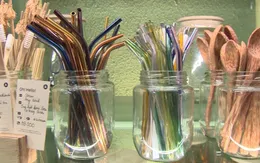 "Lại đây Refill Station" - Lối sống xanh bền vững