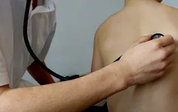 Đã có vaccine Adenovirus chưa? Điều trị cho trẻ nhiễm Adenovirus ra sao?