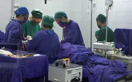 Cấp cứu thành công hai thanh niên bị đâm thấu ngực