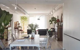 Căn hộ của nhà quản lý nghệ thuật được bố trí khéo léo