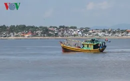 Ngư dân Bình Thuận tất bật ra khơi sau bão