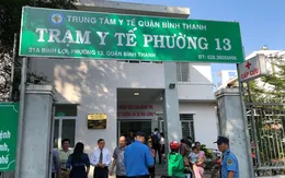 Ngồi khám bệnh ở trạm y tế, người bệnh được bác sĩ bệnh viện tuyến cuối hội chẩn