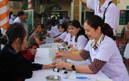 Hà Tĩnh: 1.000 người dân được khám, cấp thuốc miễn phí và lập hồ sơ sức khỏe