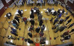 Bầu cử Quốc hội Mỹ giữa nhiệm kỳ: Đảng Cộng hòa của Tổng thống Trump đang dẫn trước cả hai viện