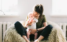 Cho con bú khiến vòng eo của phụ nữ thon gọn hơn