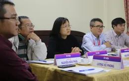 Các giám khảo miệt mài chấm thi tối tại LHTHTQ lần thứ 38