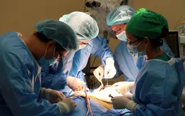 Tìm lại âm thanh cho bé gái 9 tuổi điếc bẩm sinh