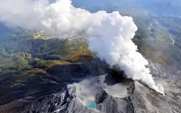 Núi lửa phun trào gây lở tuyết tại Nhật Bản