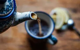 Uống trà nóng làm tăng nguy cơ ung thư như thế nào?