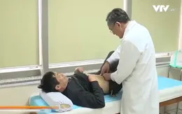 Viêm loét dạ dày thường gây đau âm ỉ, có tính chu kỳ
