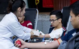 Hàng trăm người tham gia hiến máu, giúp tăng dự trự nhóm máu O đang bị thiếu