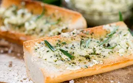 Cách làm bánh mì tỏi tại nhà