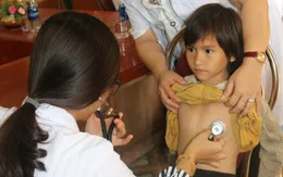 Gần 650 học sinh được khám sàng lọc tim bẩm sinh miễn phí
