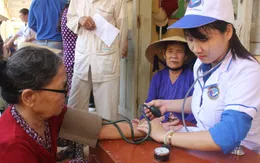 500 người dân trên huyện đảo Lý Sơn được chăm sóc y tế miễn phí