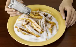 Hãy bỏ những thói quen ăn uống sau nếu bạn không muốn rước bệnh ung thư vào người