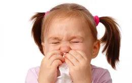 8 bệnh lý trẻ dễ mắc lúc giao mùa