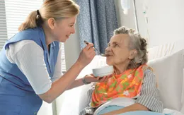Chăm sóc đúng cách cho bệnh nhân sau mổ trĩ