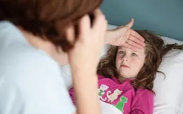 Sai lầm dễ gặp khi chăm trẻ viêm mũi họng cấp