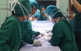 Phẫu thuật thành công cho hai bệnh nhi thoát vị cuống rốn và hở thành bụng