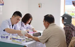 Khám và cấp phát thuốc cho gần 400 người cao tuổi