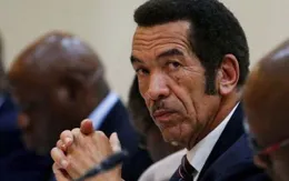Tổng thống Botswana từ chức