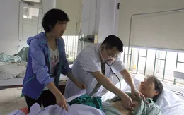 Đang đi du lịch, bệnh nhân bị nhồi máu cơ tim nặng