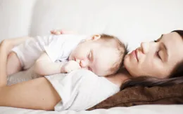 Ngủ đủ giấc giúp các bà mẹ giảm cân sau sinh
