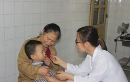 Thời tiết giao mùa trẻ dễ bị sốt virus