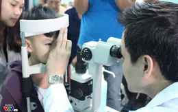 400 người dân Ninh Bình được khám, điều trị mắt miễn phí
