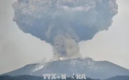 Núi lửa phun trào ở Tây Nam Nhật Bản