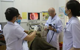 Hà Tĩnh: Chuyên gia Pháp khám, điều trị cho người bệnh