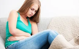 Bị đau bụng đi ngoài mỗi khi ăn đồ lạ là bệnh gì?