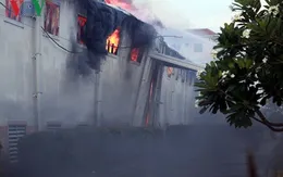 Cháy nhà máy sợi ở Tiền Giang