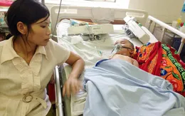 Bé trai 19 tháng tuổi bị ong đốt toàn thân