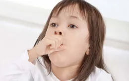 Trẻ viêm họng do virus có nên dùng kháng sinh?