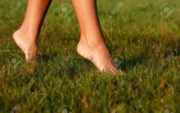 Nếu bạn đi chân đất, điều “lạ” gì sẽ xảy ra?