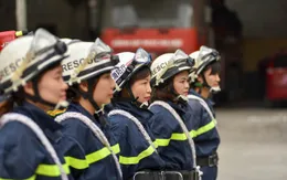 Những “bông hồng thép” của Cảnh sát Phòng cháy chữa cháy Hà Nội