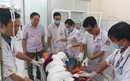 Tập trung cấp cứu 28 cán bộ công an hưu trí trong vụ tai nạn giao thông ở Khánh Hòa