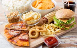 Thức ăn nhanh tác động thế nào đến khả năng sinh sản ở phụ nữ?