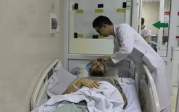 Cứu sống bệnh nhân người nước ngoài bị hôn mê nằm bên lề đường