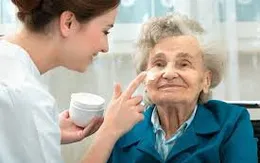 Bí quyết chăm sóc da ở người cao tuổi