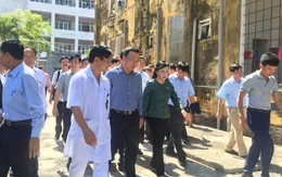 Bộ trưởng Bộ Y tế thăm, kiểm tra công tác cấp cứu các nạn nhân trong vụ lật tàu SE19