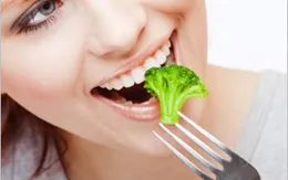 4 loại thực phẩm làm trắng răng tự nhiên