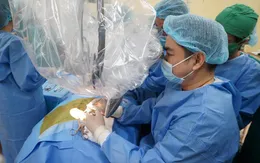 Cấy điện cực ốc tai thành công điều trị điếc bẩm sinh cho trẻ 7 tuổi